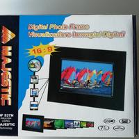 Digital photo frame