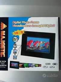 Digital photo frame