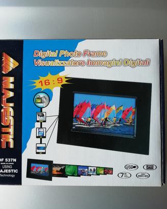 Digital photo frame