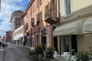 Attività / Licenza di 68 m² con 3 locali a Ferrara
