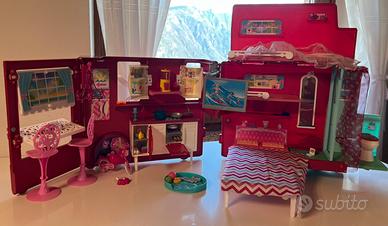 Camper Barbie trasformabile Mattel con accessori