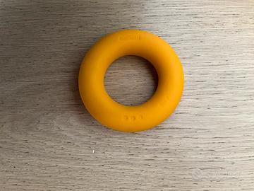 Anello per sviluppare i muscoli delle mani.