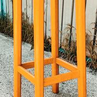 Sgabello in legno massello perfetto mai usato.