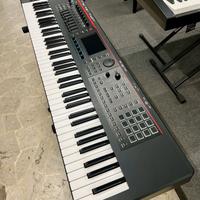 ROLAND FANTOM 07 + CUSTODIA