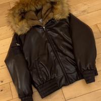 Giacca pelle  con cappuccio con pelliccia e oro