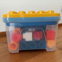 Sedia Chicco con costruzioni 