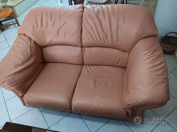 divani colore salmone buone condizioni 