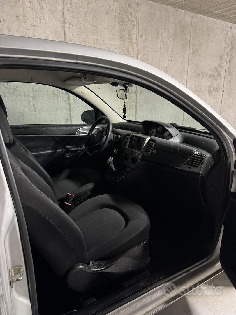 Lancia Ypsilon 2011 photo 4