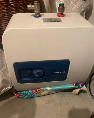 Scaldabagno elettrico Ariston 10L