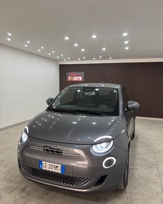 Fiat 500 500e Berlina 42 kWh La Prima