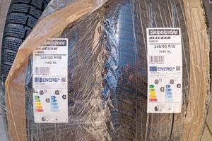 2 gomme neve nuove Bridgestone  245/50 R18