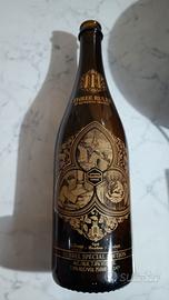 Bottiglia di birra Trappist Special Edition vuota.