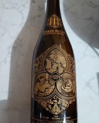 Bottiglia di birra Trappist Special Edition vuota.