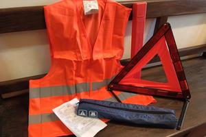 Lotto di 19 kit sicurezza auto: gilet e triangolo