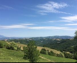 Rustico in pietra e 5 ettari di terreno