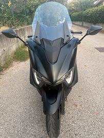 TMax 560