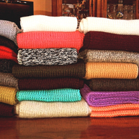 Stock Sciarpe in lana fatte a mano