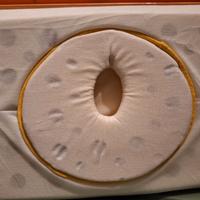 Cuscino antisoffoco che contrasta testa piatta