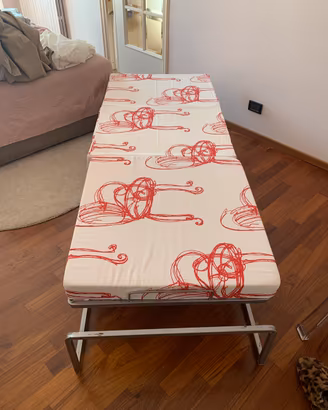 Letto pieghevole/puff..