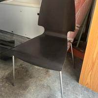 Sedia in legno con gambe in metallo