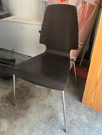 Sedia in legno con gambe in metallo