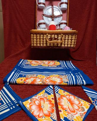 Bauletto da picnic vintage di vimini con accessori