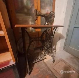 Macchina da cucire SINGER funzionante 