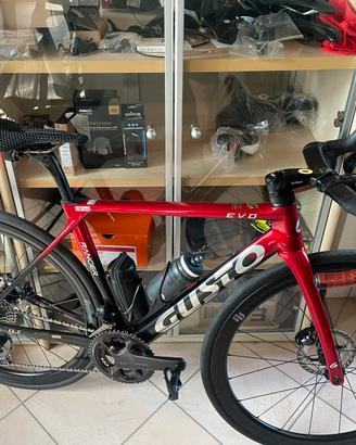 Bici da corsa in carbonio Gusto Ranger shimano 12