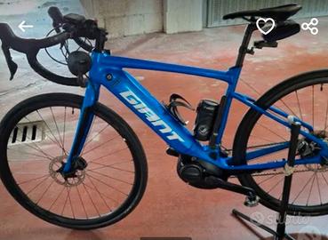 Giant e-bike da corsa Ultega - 2 batterie - appena