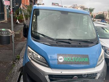 Noleggio furgone 9 posti