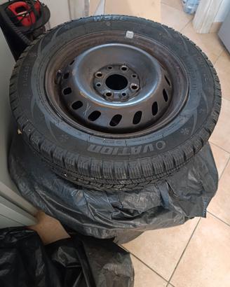pneumatici con cerchi per fiat 600