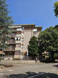 Golosine cinque locali con doppi servizi