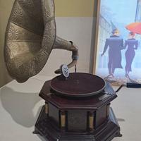 Grammofono ottagonale in noce anni '20