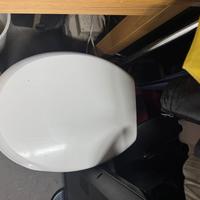 Gabinetto completo di coperchio 