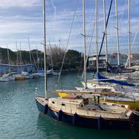 Barca a vela con motore