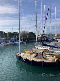 Barca a vela con motore