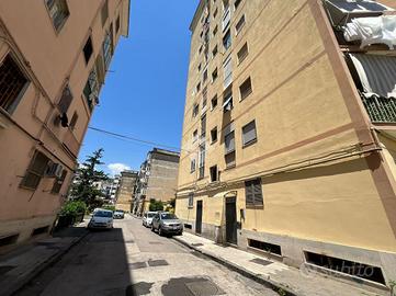 4 LOCALI A NAPOLI