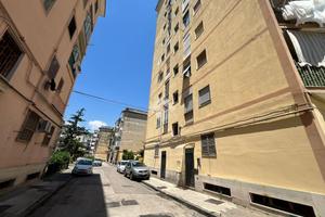 4 LOCALI A NAPOLI