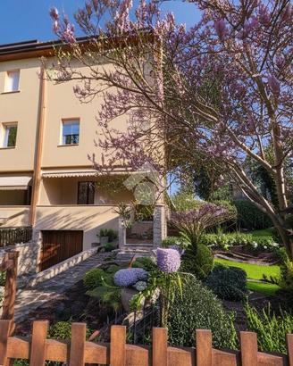VILLA A SCHIERA A BASTIA UMBRA