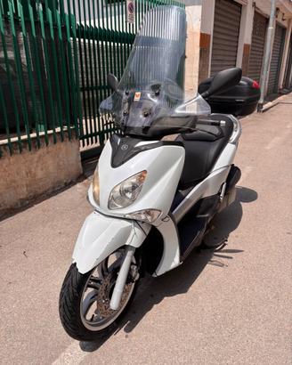 Yamaha Xcity 250 bianco