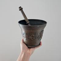 Mortaio con pestello, antico