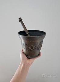 Mortaio con pestello, antico