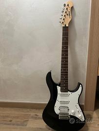   chitarra elettrica Yamaha e amplificatore