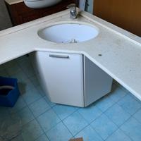 lavabo in marmo ad angolo con lavabo