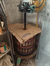 torchio e macina per uva