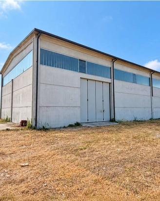 Immobile di 660 m² a Comezzano-Cizzago