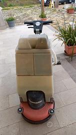 Monospazzola lavapavimenti numatic