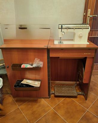 Singer 378 con mobile a scomparsa