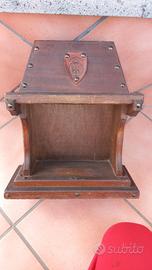 Porta oggetti in legno a forma di camino