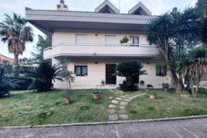 Villa di 560 m² con più di 5 locali a Montesilvano